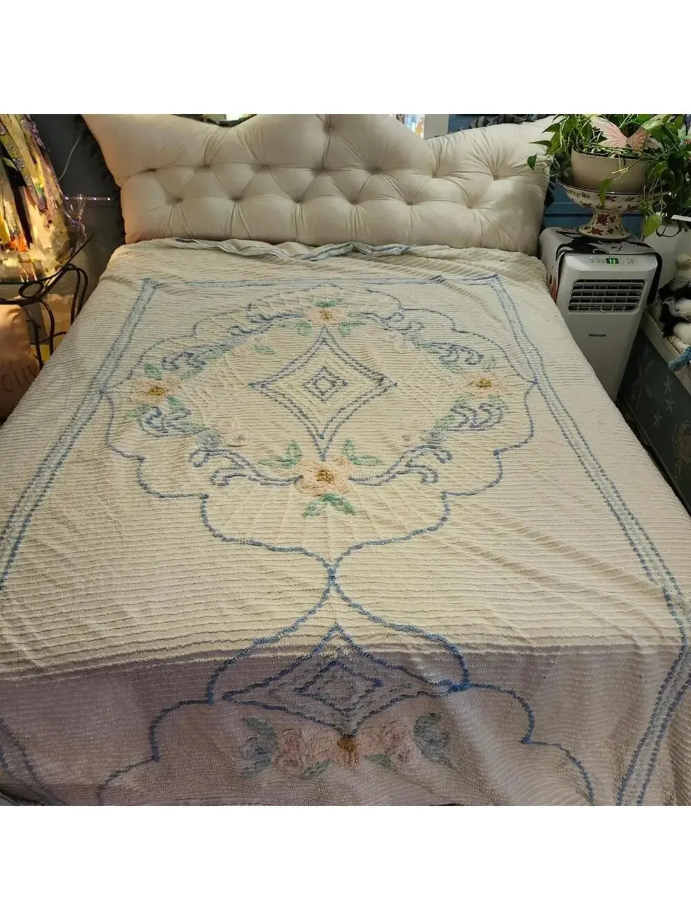 Vintage Floral Embroidered Quilt Bedspread Coverlet